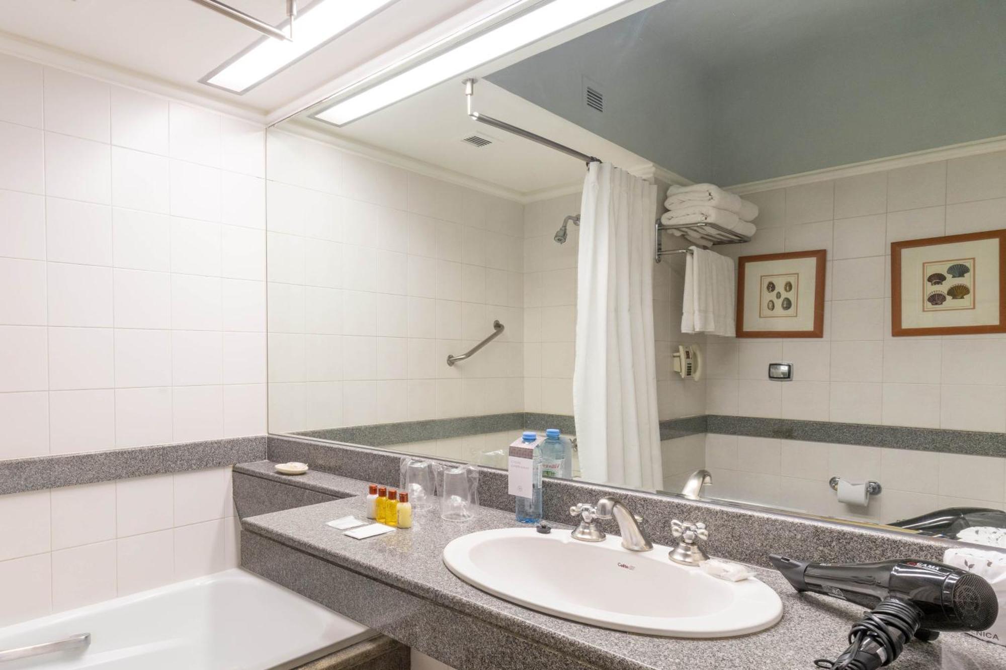 Quarto com 2 Camas Individuais e Vista Cidade