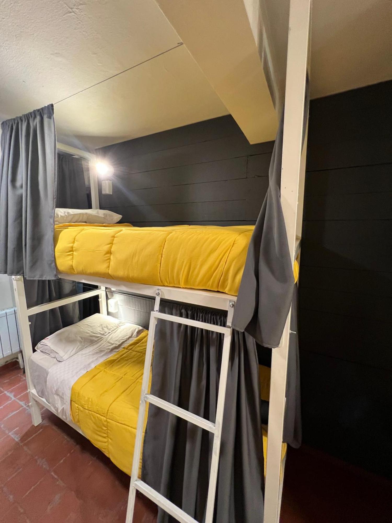 Cama em Dormitório Misto com 6 Camas