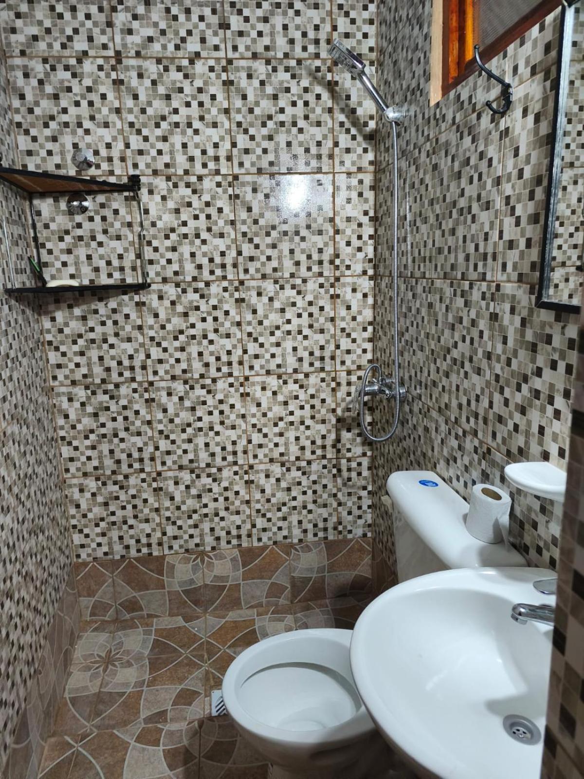Habitación Doble con baño privado externo - 2 camas