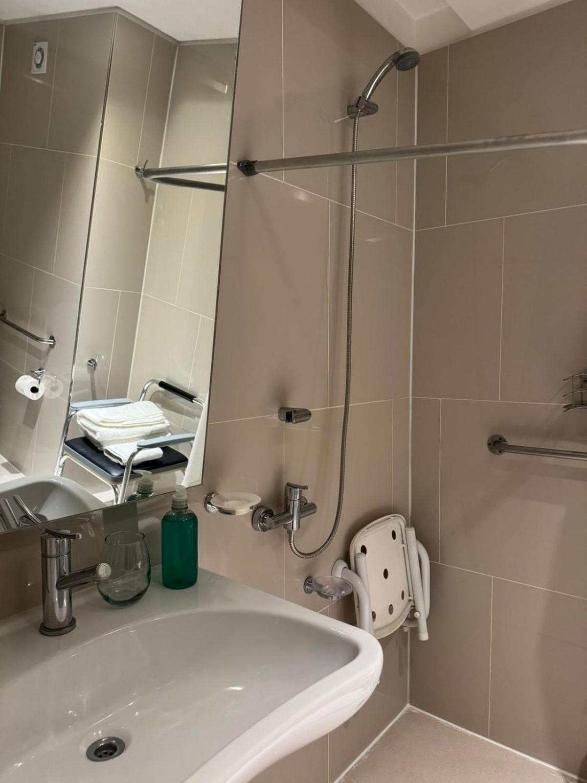 Quarto King com Acesso a Pessoas com Mobilidade Condicionada - Não Fumador