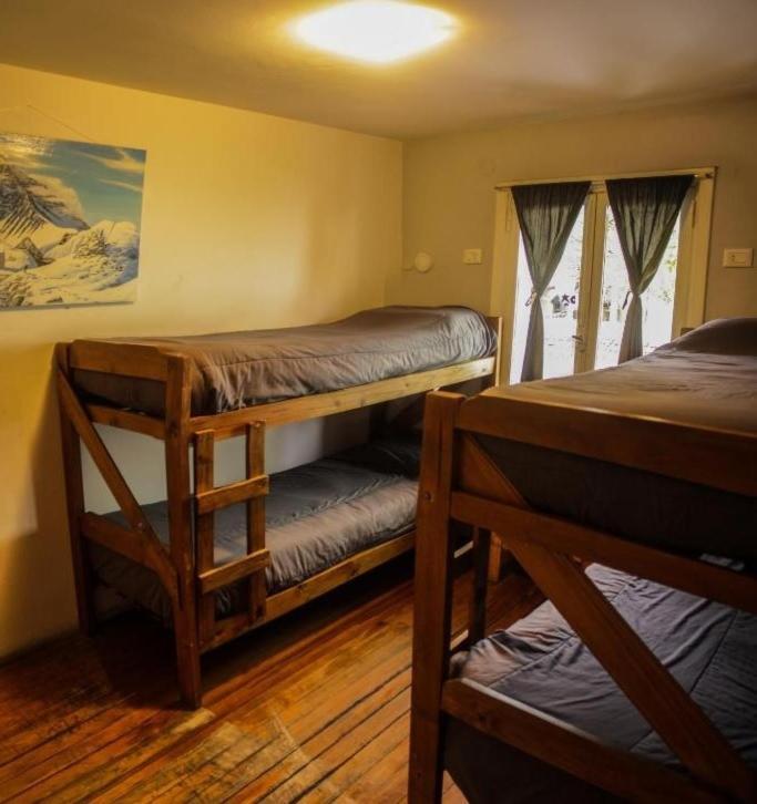 Habitación Triple Básica con baño compartido