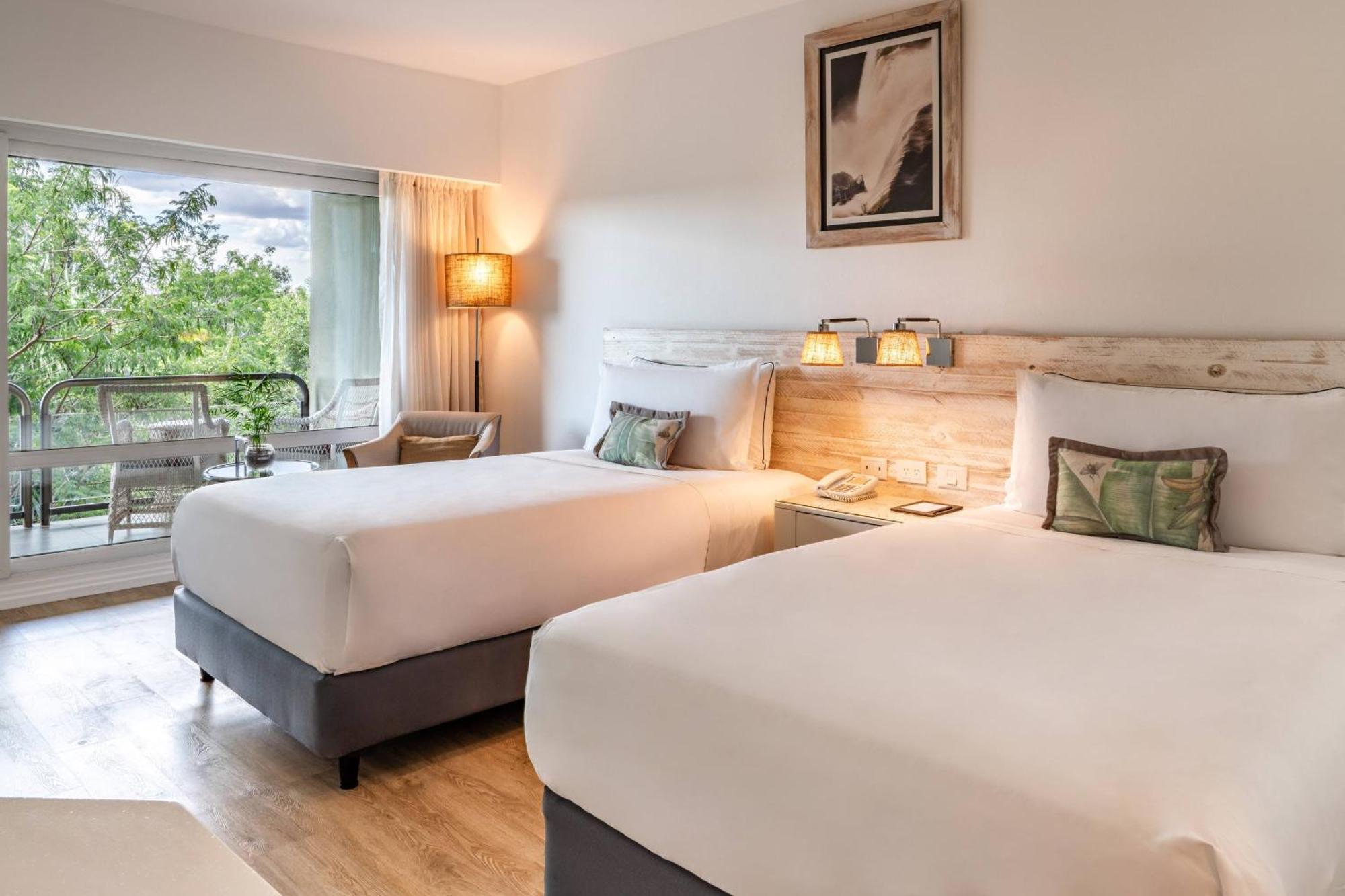 Quarto Deluxe com 2 Camas Individuais e Vista da Selva