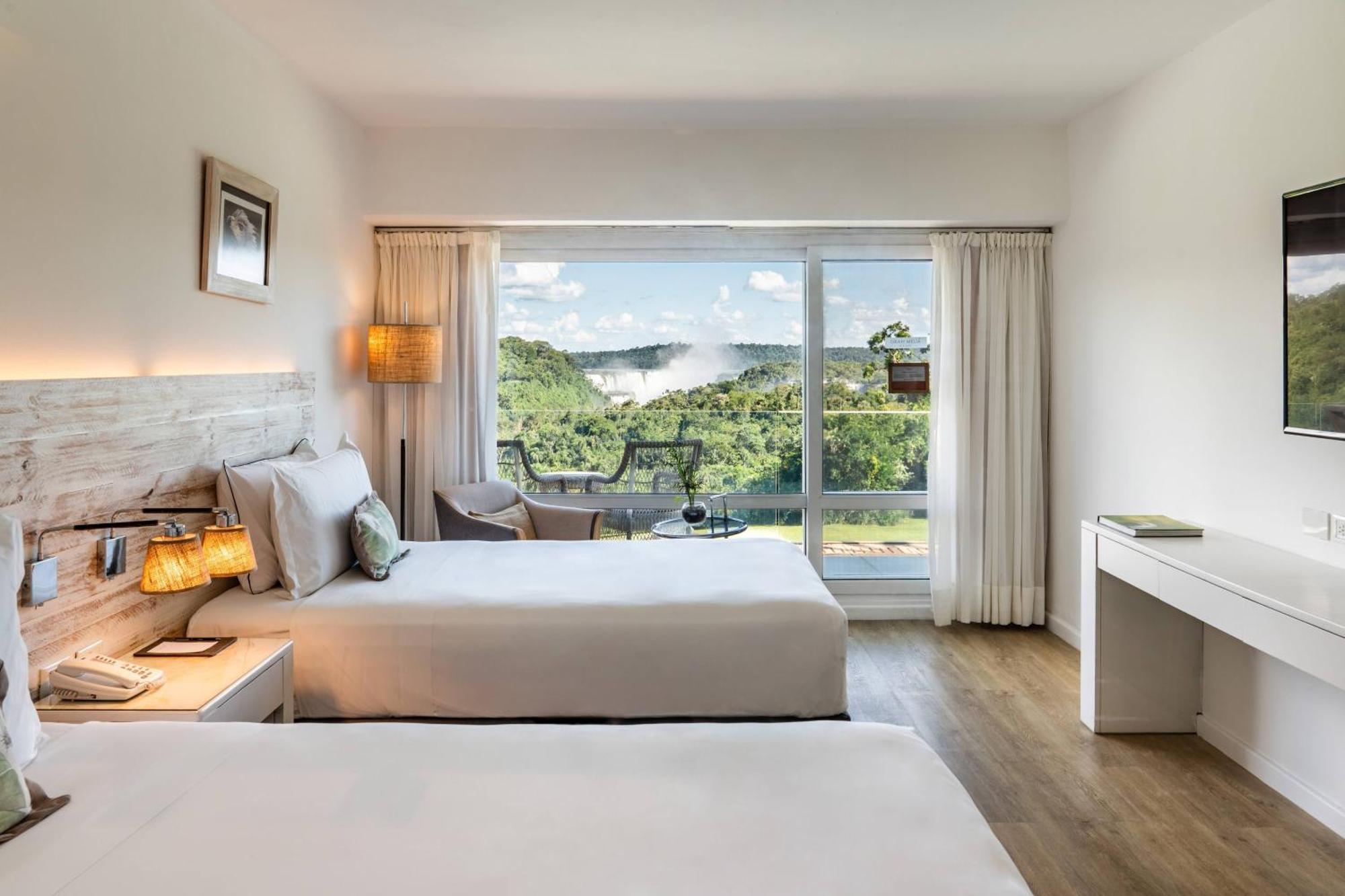 Quarto Deluxe com 2 Camas Individuais e Vista da Cascata