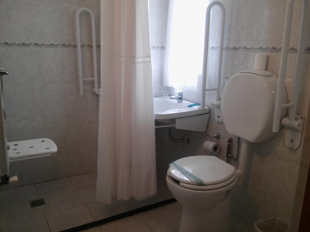 Habitación con 2 camas grandes - Adaptada para personas con discapacidad