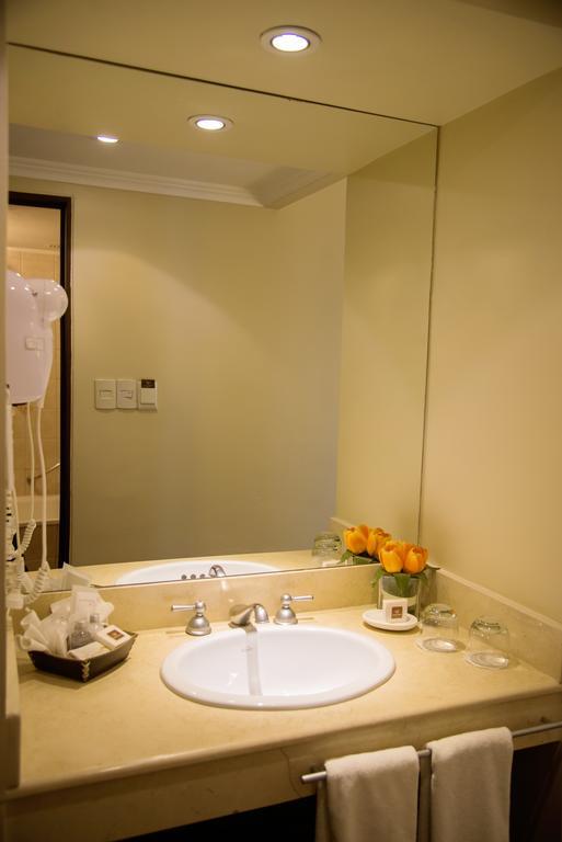 Quarto Familiar (2 Adultos + 2 Crianças)