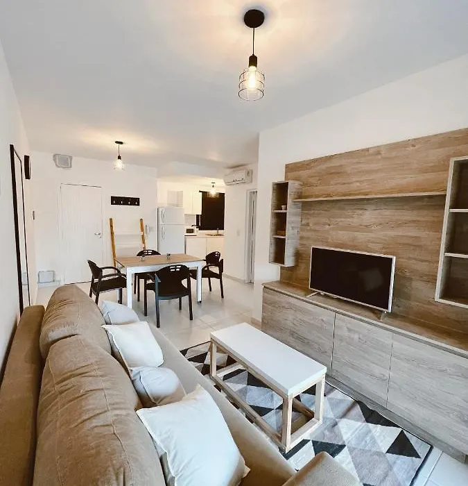 Kira Haus, North Green-1