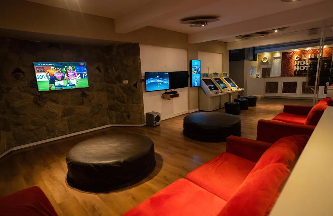 Club House Hotel-1