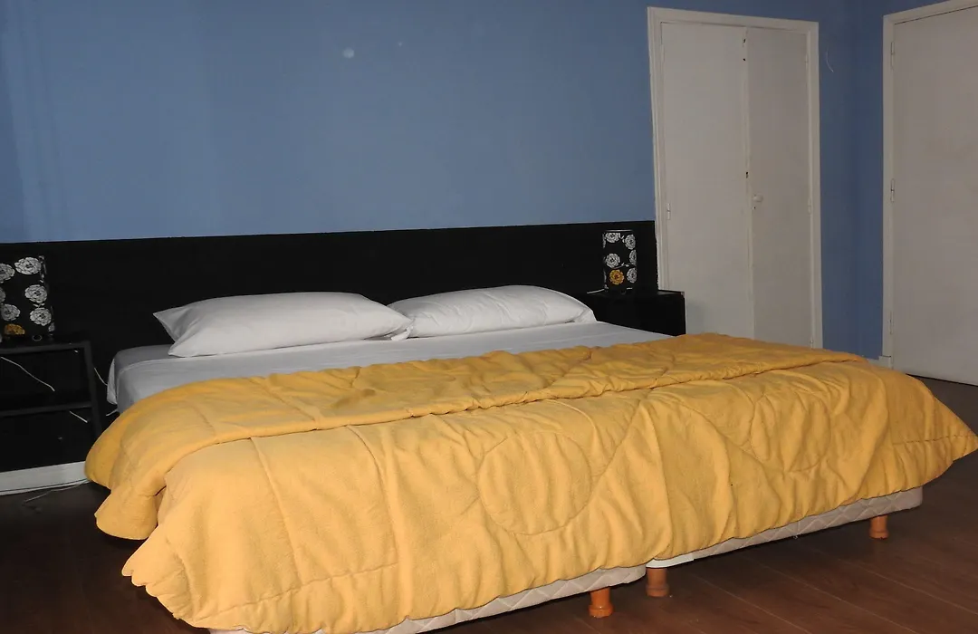 2411 Petit Hotel-1