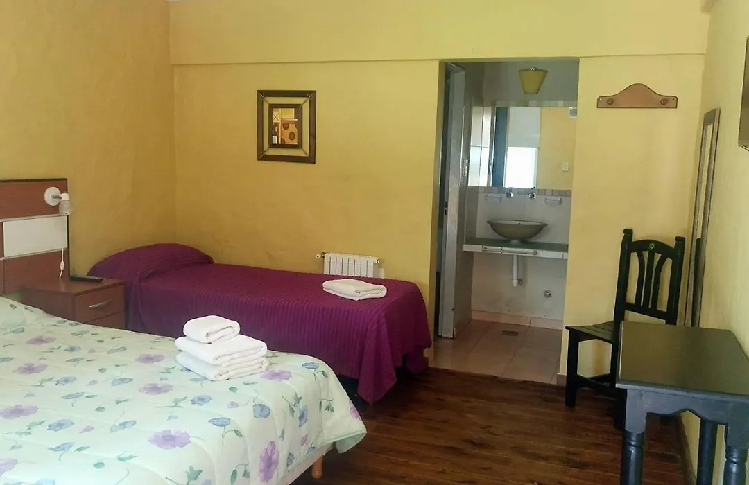 Hotel Cristobal de Colón-1