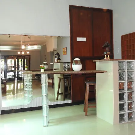 2411 Petit Hotel-2