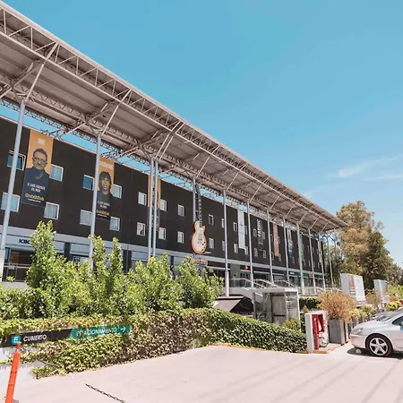 Ibis Pilar-2
