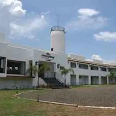 Howard Johnson Express Inn Ituzaingo-3
