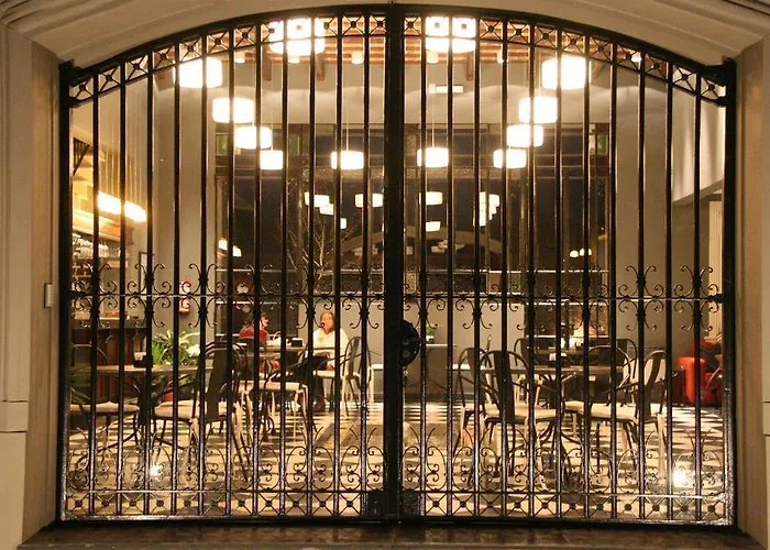 Patio De Moreno