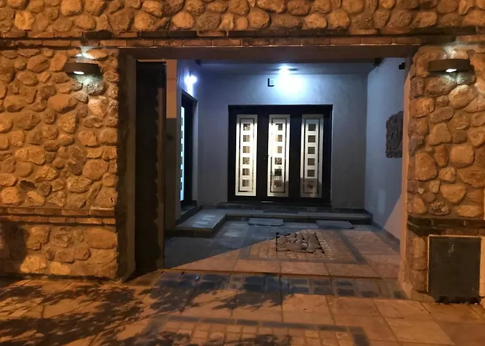 Casa de Piedra- céntrica