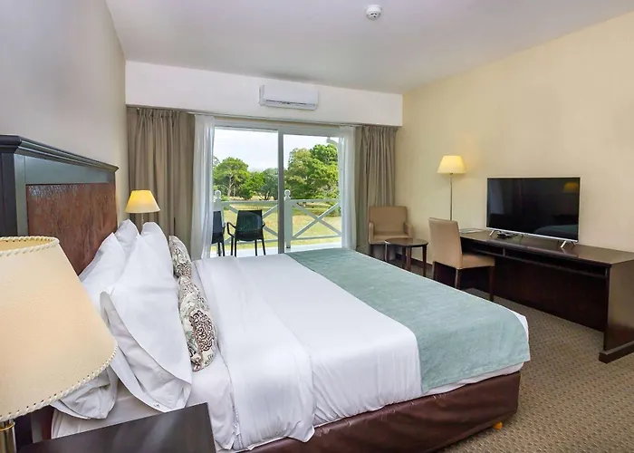 Howard Johnson & Convention Center Madariaga -