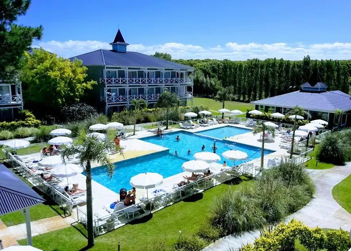 Howard Johnson & Convention Center Madariaga -