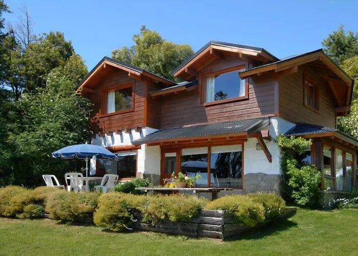 Cabanas Bahia Protegida - Costa De Lago Golondrinas, Argentina