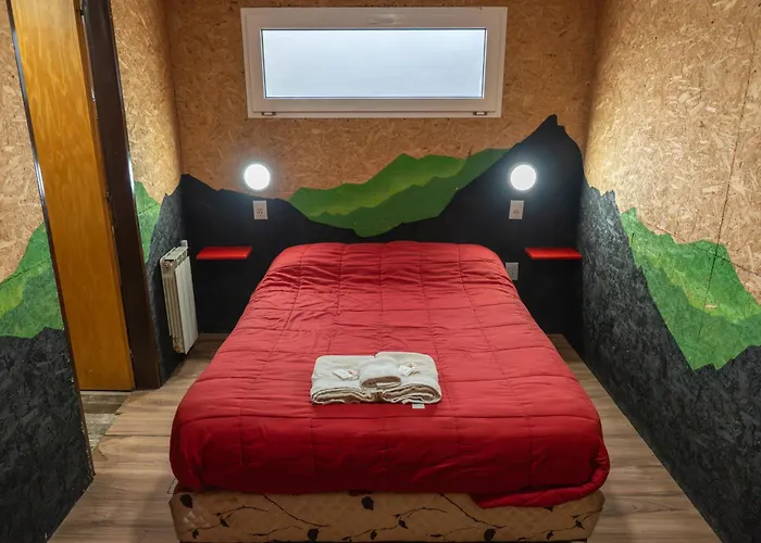 Moving Hostel Travel Bar