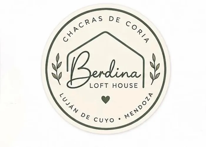Berdina casa estilo loft con jardín, parrilla y cochera a 3 cuadras de la plaza de Chacras de Coria