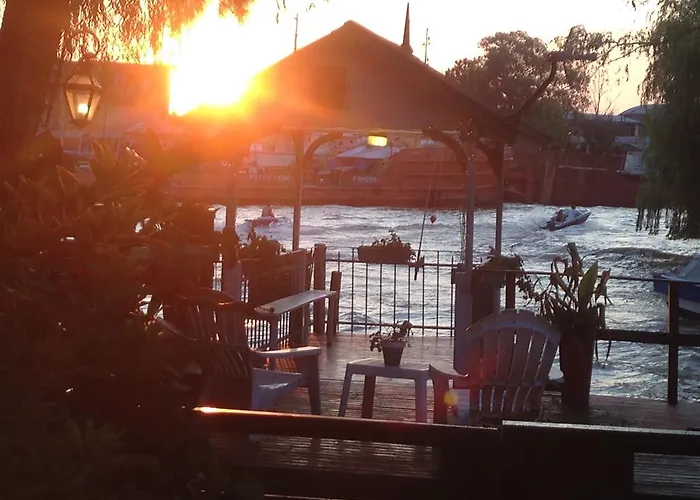 Cabañas Burdeos Tigre, Argentina