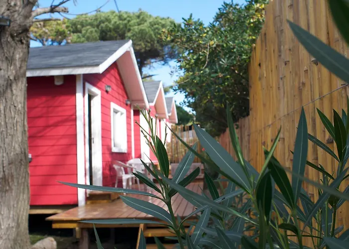 Cabanas Rojas